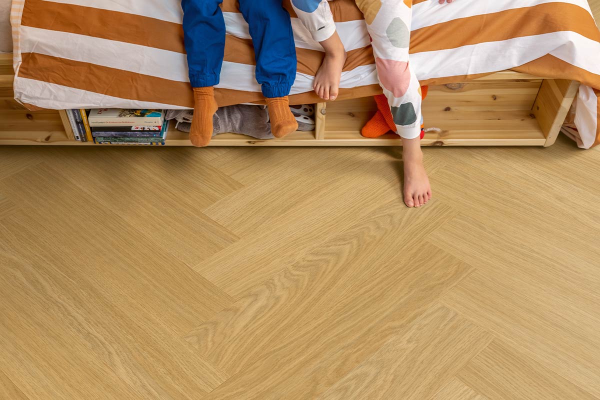 Quick-Step Ciro Pure Oak Honey Herringbone Click Vinyl Built-in Underlay AVHBU40360