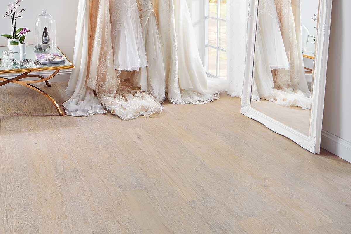 Karndean Knight Tile Coastal Sawn Oak Gluedown LVT KP136