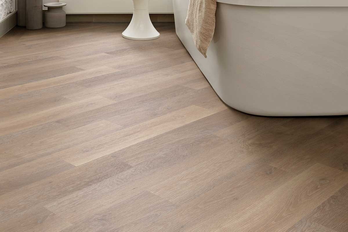 Karndean Knight Tile Rosewashed Oak Gluedown LVT KP95