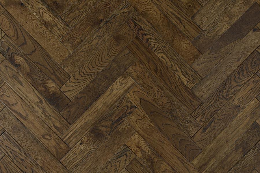 Natura Engineered Herringbone Tawny Brown Lacquered 90-DN-XU