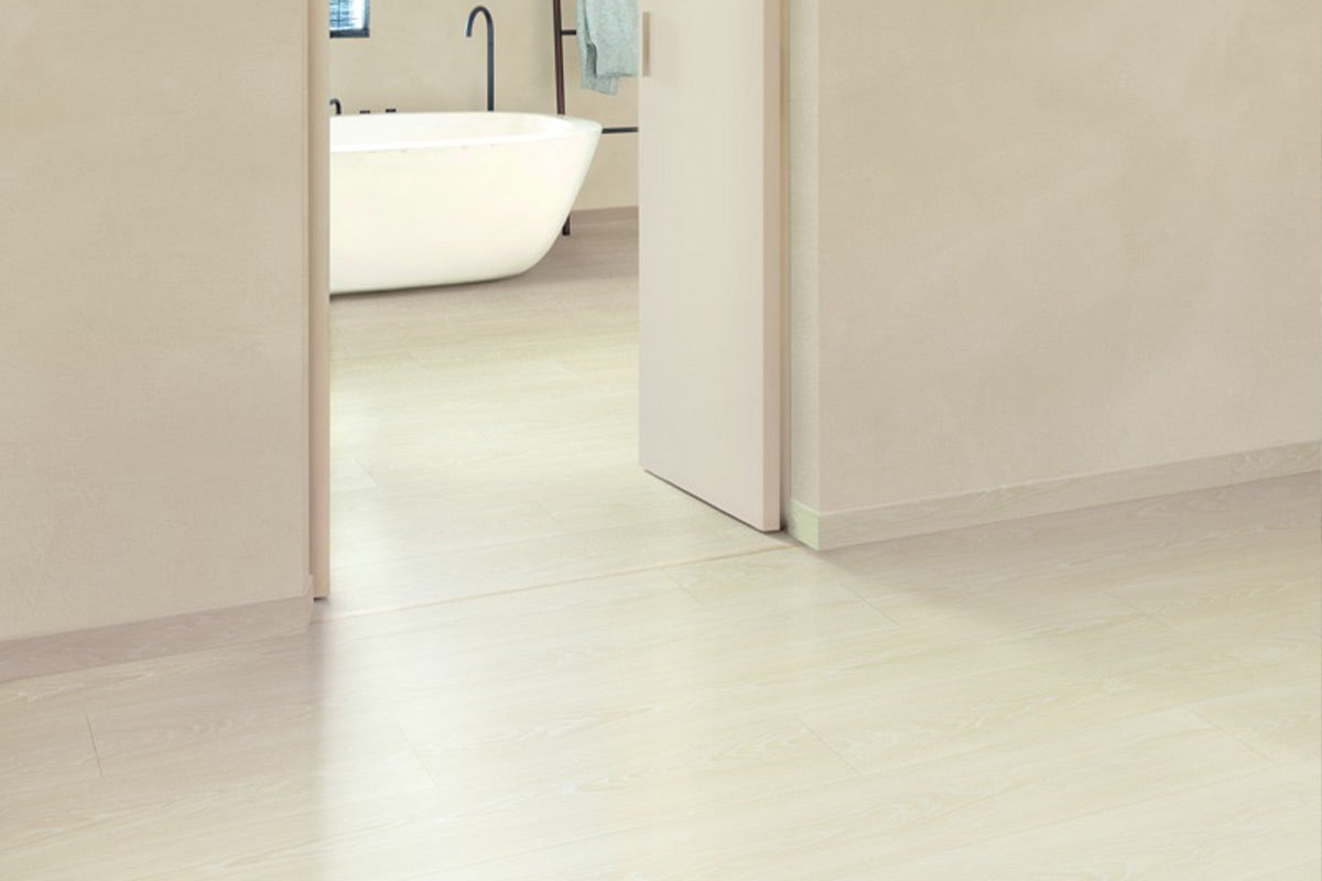 Quick-Step Classic Frosty White Oak Click Laminate CLM5798