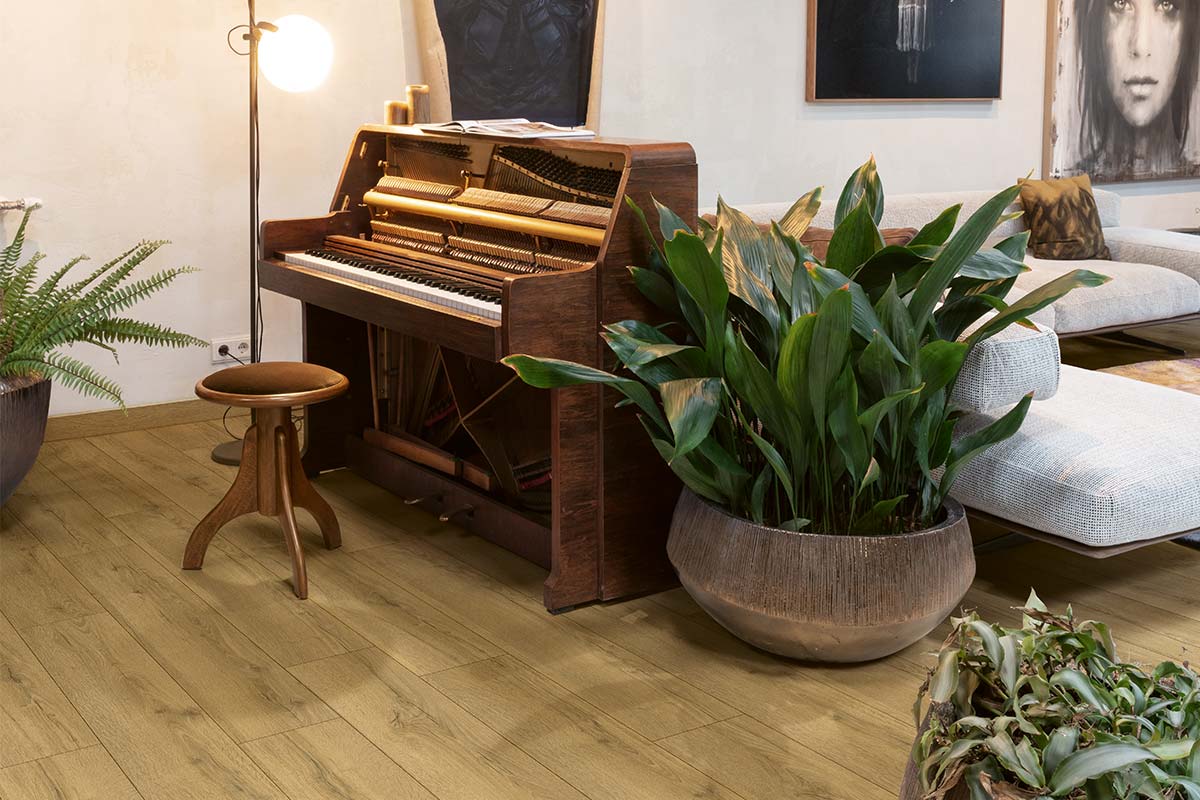 Quick-Step Classic Honey Brown Oak Click Laminate CLM5792