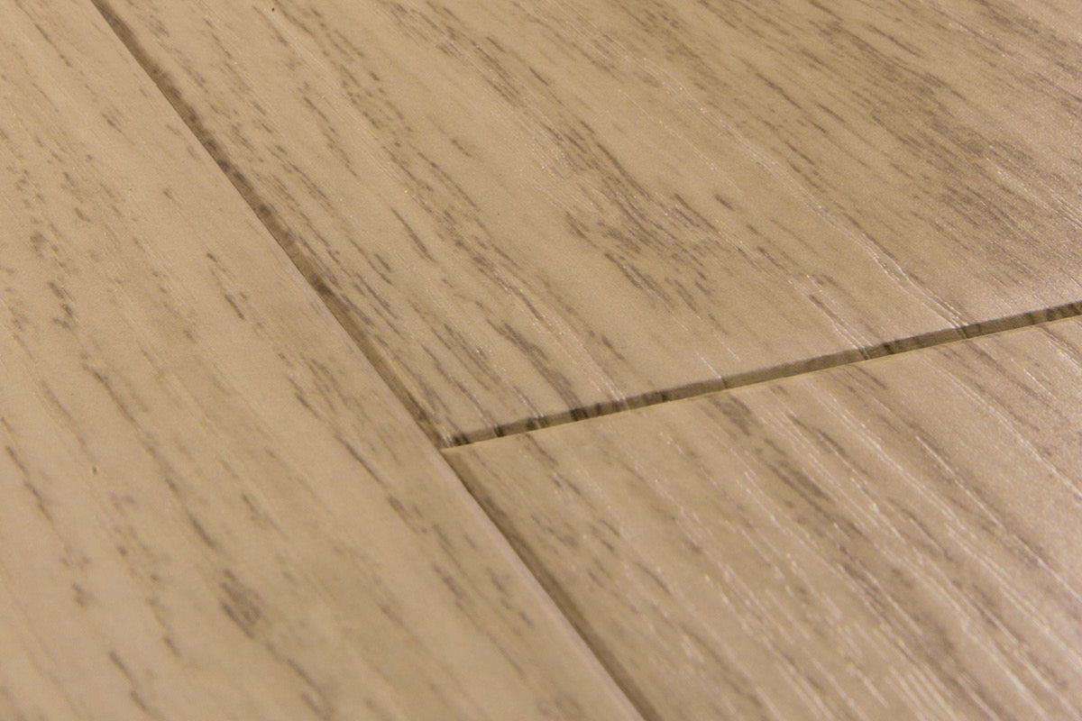 Quick-Step Impressive White Varnished Oak Click Laminate IM3105