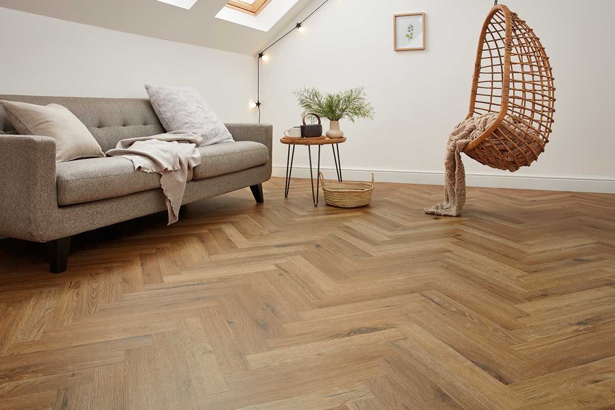 Karndean Knight Tile Traditional Character Oak Gluedown Herringbone SM
