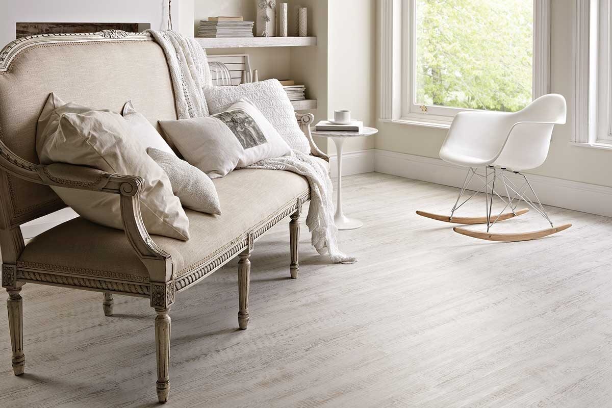 Karndean Knight Tile White Painted Oak Gluedown LVT KP105