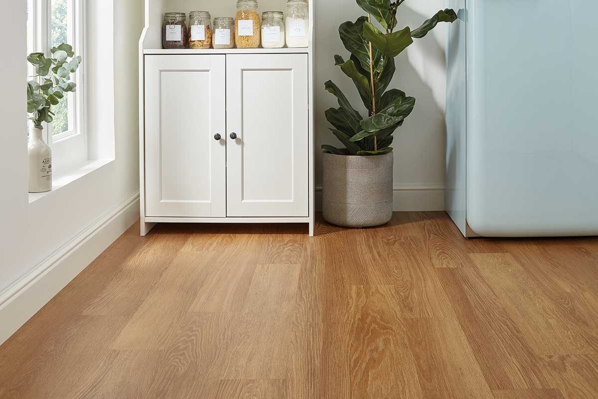 Karndean Knight Tile Honey Limed Oak Gluedown LVT KP155