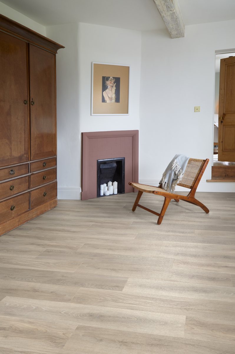 Polyflor Camaro Waterside Oak Gluedown Plank LVT PLK2256